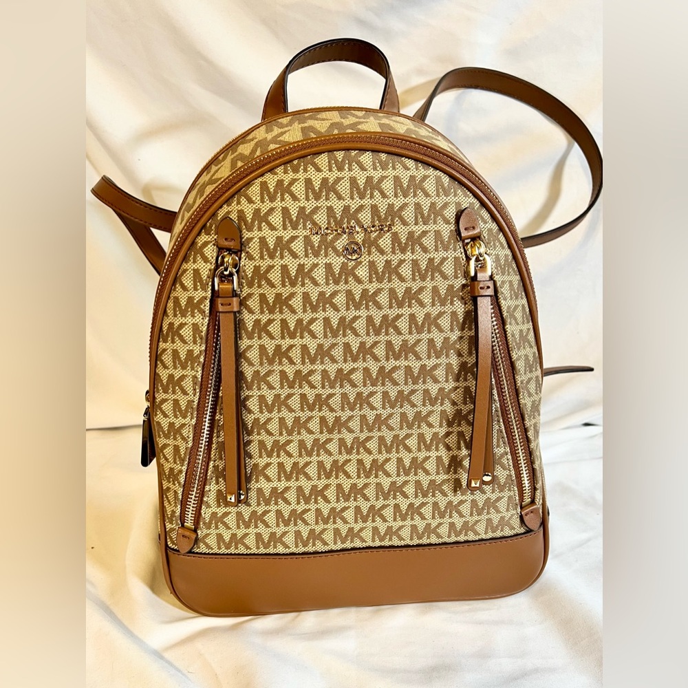 New MICHAEL KORS BROOKLYN
MEDIUM BACKPACK SHOULDER BAG